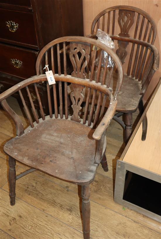 A pair of 19th century elm and beech Windsor elbow chairs (a.f.)